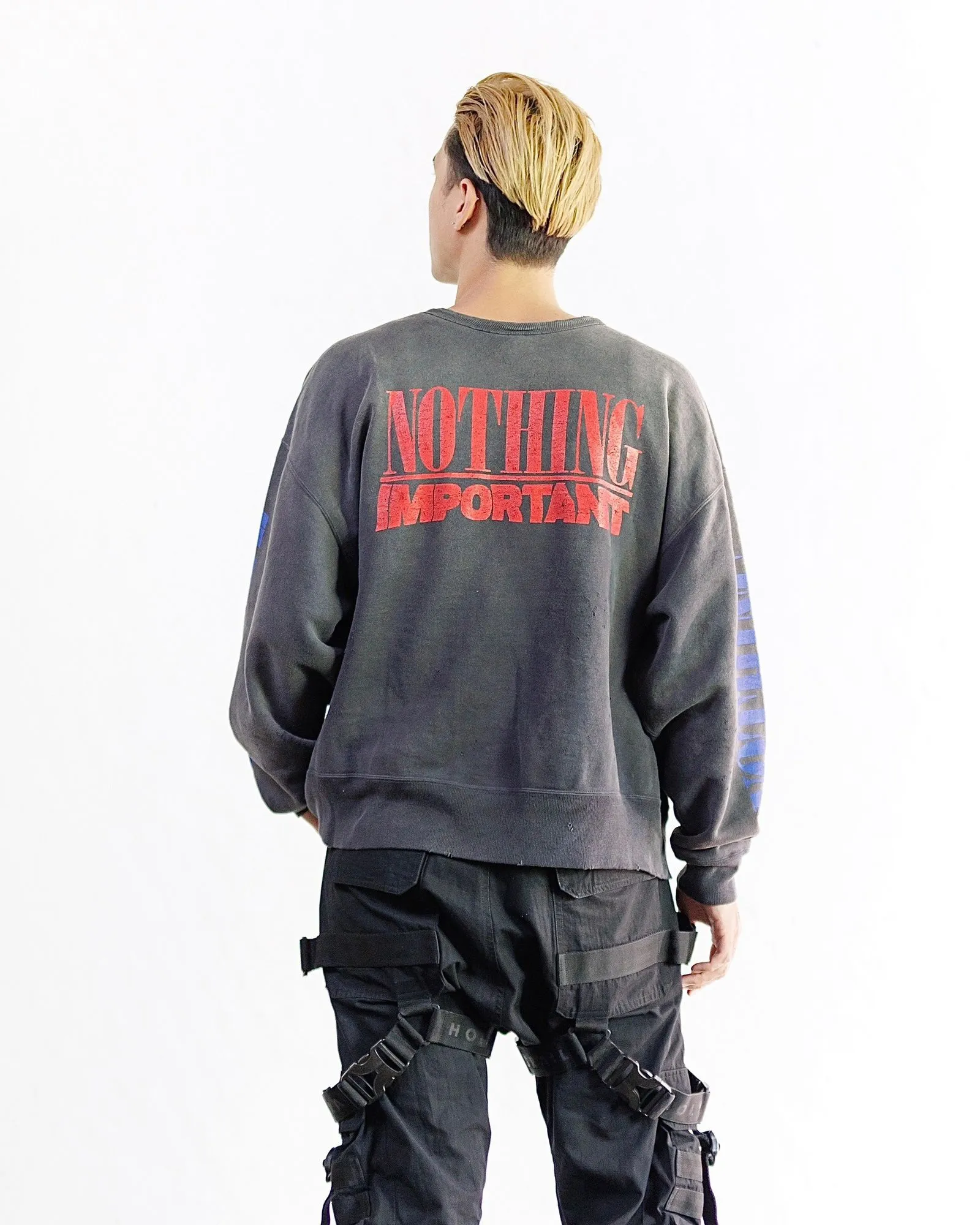 SAINT Mxxxxxx × Kosuke Kawamura KK_CRW SWT/NOTHNG IMP/BLK joint model Holy Infant Tadpole retro distressed sweatshirt, washed black S-XL Assute dyeing, genuine whole garment sprayed with horsetail fading process, collar/cuffs frayed in many places, front and rear panels/sleeves super complicated hanging grinding, heavy washing and distressing, correct fruit mark/angel mark